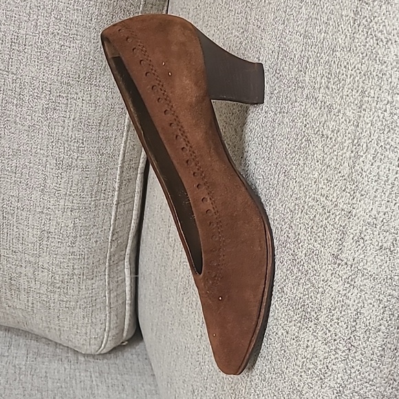 Suede brown kitten heels - Picture 2 of 4